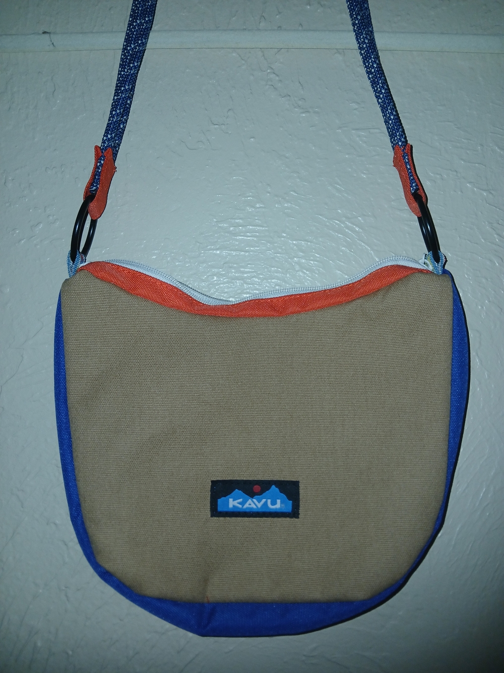KAVU Women's Tan Shoulder Bag with Blue Trim - Picture 3 of 4